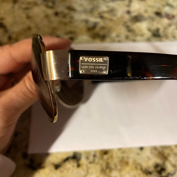 Fossil Berkeley 3 Aviator woman’s sunglasses 😎 - Picture 6 of 11